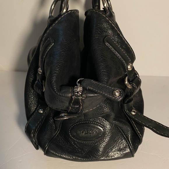 Tod’s black leather handbag - Picture 7 of 16